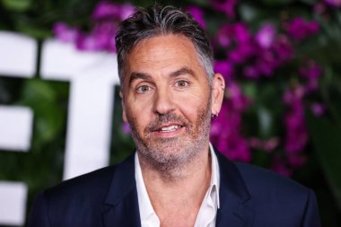 İngiliz yönetmen Ol Parker, 17 Ekim 2022 'de Westwood, Los Angeles, Kaliforniya, ABD' deki Regency Village Theatre 'da düzenlenen Universal Pictures' Ticket to Paradise 'ın Los Angeles prömiyerine geldi..