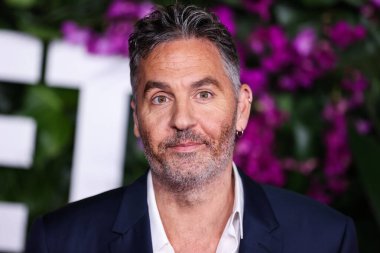 İngiliz yönetmen Ol Parker, 17 Ekim 2022 'de Westwood, Los Angeles, Kaliforniya, ABD' deki Regency Village Theatre 'da düzenlenen Universal Pictures' Ticket to Paradise 'ın Los Angeles prömiyerine geldi..