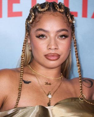 Amerikalı şarkıcı Kiana Lede, Netflix 'in 18 Ekim 2022' de Westwood, Los Angeles, Kaliforniya, ABD 'deki Regency Village Theatre' da düzenlenen 