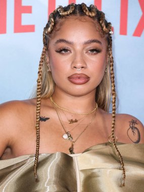 Amerikalı şarkıcı Kiana Lede, Netflix 'in 18 Ekim 2022' de Westwood, Los Angeles, Kaliforniya, ABD 'deki Regency Village Theatre' da düzenlenen 