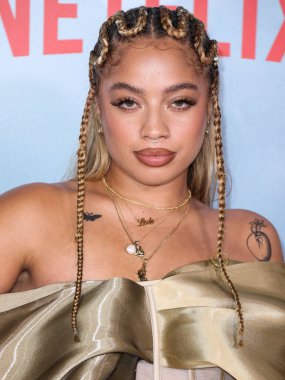 Amerikalı şarkıcı Kiana Lede, Netflix 'in 18 Ekim 2022' de Westwood, Los Angeles, Kaliforniya, ABD 'deki Regency Village Theatre' da düzenlenen 