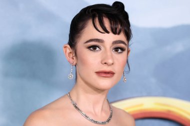 Amerikalı aktris Sophia Anne Caruso, Netflix 'in 18 Ekim 2022' de Westwood, Los Angeles, Kaliforniya 'daki Regency Village Theatre' da düzenlenen 