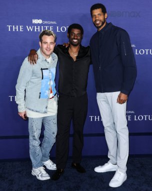 Max Borenstein, Delante Desouza ve Solomon Hughes, 20 Ekim 2022 'de Hollywood, Los Angeles, Kaliforniya, ABD' de düzenlenen HBO 'nun Orijinal Serisi' Beyaz Lotus 'un 2. sezonuna geldiler.. 