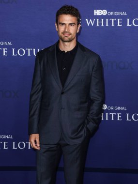 İngiliz aktör Theo James, 20 Ekim 2022 'de Hollywood, Los Angeles, Kaliforniya, ABD' deki Goya Stüdyoları 'nda düzenlenen HBO' nun Orijinal Serisi 'nin Los Angeles Prömiyeri' ne geldi.. 