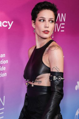 Amerikalı şarkıcı ve söz yazarı Halsey (Ashley Nicolette Frangipane), 22 Ekim 2022 'de Hollywood Bowl, Los Angeles' ta düzenlenen American Foundation for Suicide Prevention ortaklığıyla Audacy 'nin 9.