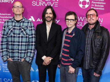 Patrick Wilson, Brian Bell, Rivers Cuomo ve Scott Shriner, 22 Ekim 2022 'de Hollywood Bowl' da düzenlenen Amerikan İntihar Önleme Vakfı ortaklığıyla Audacy 'nin 9. Yıllık Hayatta Kalma Konseri' ne geldiler.