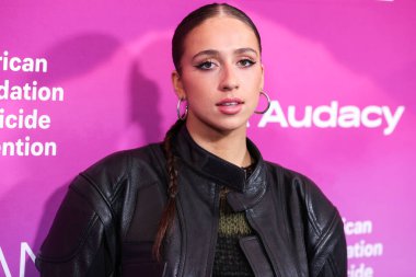 Kanadalı şarkıcı ve söz yazarı Tate McRae, 22 Ekim 2022 'de Hollywood Bowl, Los Angeles, Kaliforniya, ABD' de düzenlenen American Foundation for Suicide Prevention ortaklığıyla Audacy 'nin 9.