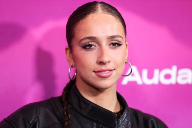 Kanadalı şarkıcı ve söz yazarı Tate McRae, 22 Ekim 2022 'de Hollywood Bowl, Los Angeles, Kaliforniya, ABD' de düzenlenen American Foundation for Suicide Prevention ortaklığıyla Audacy 'nin 9.
