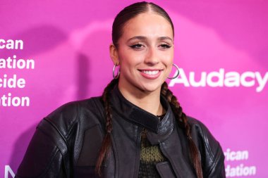 Kanadalı şarkıcı ve söz yazarı Tate McRae, 22 Ekim 2022 'de Hollywood Bowl, Los Angeles, Kaliforniya, ABD' de düzenlenen American Foundation for Suicide Prevention ortaklığıyla Audacy 'nin 9.