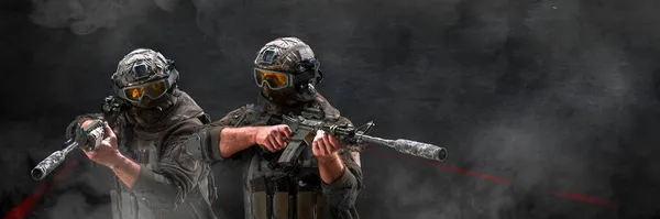 Mercenary soldiers during a special operation in the smoke against the background of a dark concrete wall - photo with copy space. — Stock Photo, Image