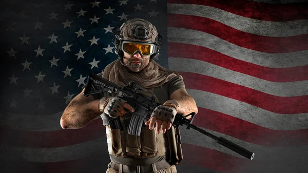 Amerikan piyadesi elinde Amerikan bayrağı olan beton bir duvarın karşısında duruyor. Gaziler Günü konsepti. — Stok fotoğraf