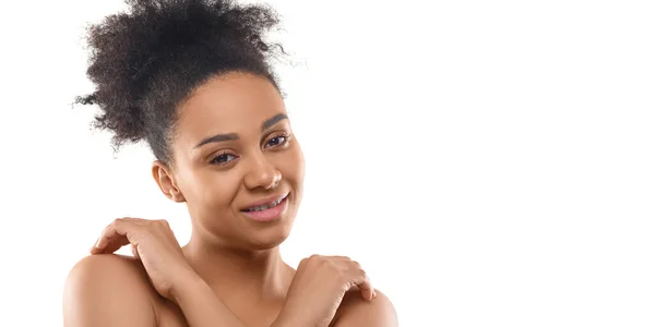 Smiley 35 years old african-american woman with clean skin looking at camera. — Stock Photo, Image