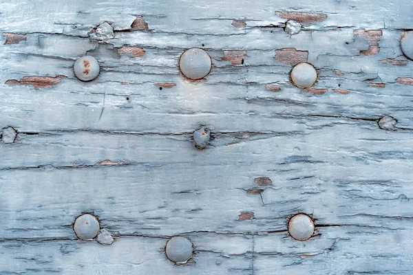 Nahaufnahme Einer Morschen Holzplatte Mit Löchern Und Bolzen Als Hintergrund — Stockfoto