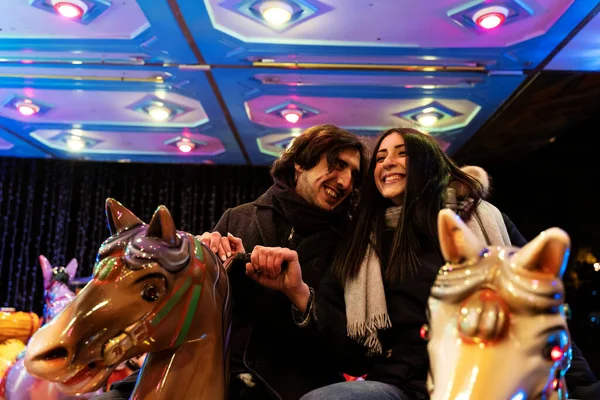 Young Couple Love Have Fun Horses Carousel Full Lights Outdoors — Stock Photo, Image