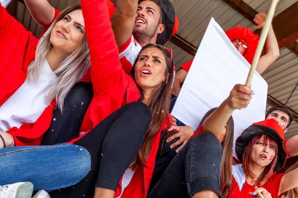 Gruppe Von Fußballfans Die Ein Sportereignis Auf Der Tribüne Eines — Stockfoto