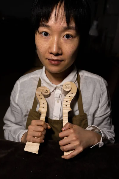 Young Chinese Woman Violin Maker Showing Neck Violins Construction Her — Stok fotoğraf