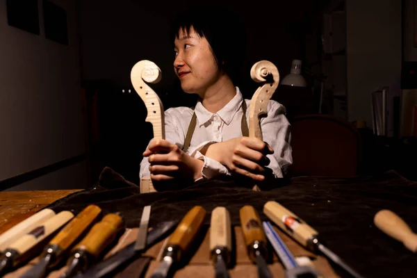 Young Chinese Woman Violin Maker Showing Neck Violins Construction Her — Stok fotoğraf