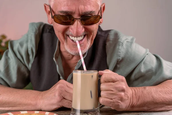 Casual Dressed Mature Man Sunglasses Sitting Table Drinking Iced Coffee — Foto de Stock