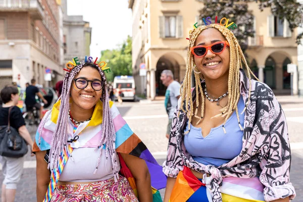 クレモナ イタリア 2022年6月 プライド パレード 人々はLgbt 市民権 ジェンダーの多様性を祝うためにデモで街に集まります クレモナでの最初のイベント — ストック写真