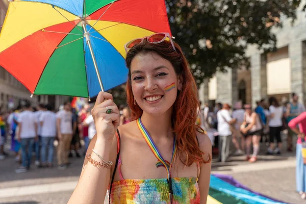 Cremona Italia Giugno 2022 Gay Pride Parade Persone Affollano Strade — Foto Stock
