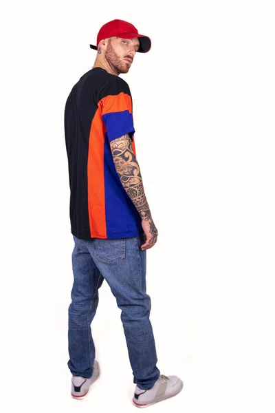 Tattooed Rap Singer Posing Studio Wearing Red Cap White Background — Stockfoto