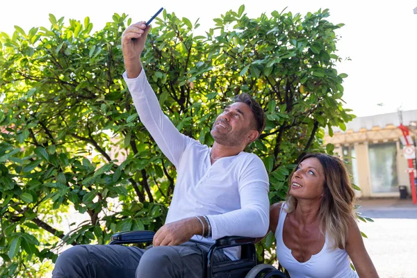 Beautiful Middle Aged Couple Takes Selfie Smart Phone Outdoors Car — Foto de Stock