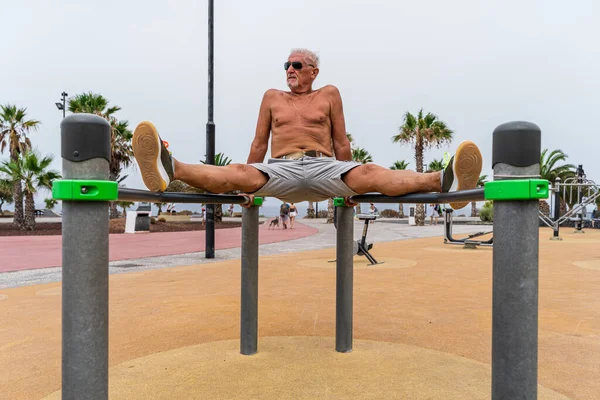 Attractive Retired Man Doing Gymnastic Exercises Outdoor Public Gym Seaside — Zdjęcie stockowe