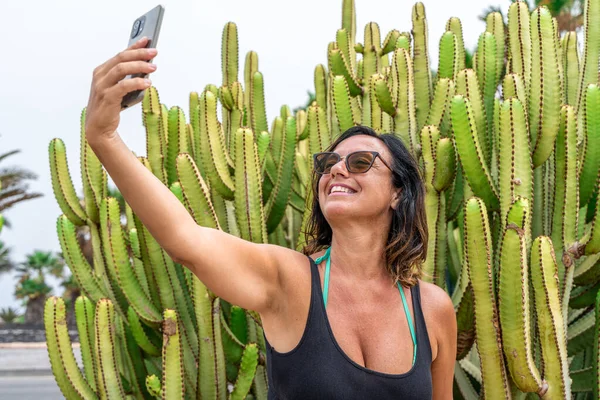 Beautiful Middle Aged Woman Takes Selfie Smartphone Front Large Cactus — Stock Photo, Image