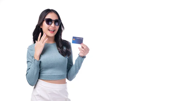 Excited Asian Woman Wear Sunglasses Showing Credit Card Hand Standing — Foto Stock