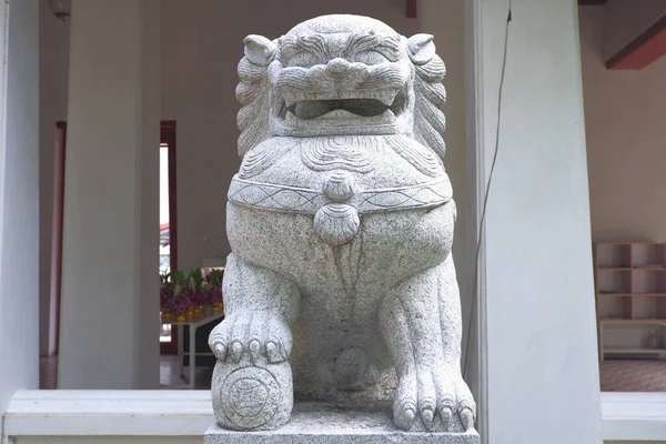 Statue Lion Pierre Posée Sur Façade Bâtiment Pierre — Photo