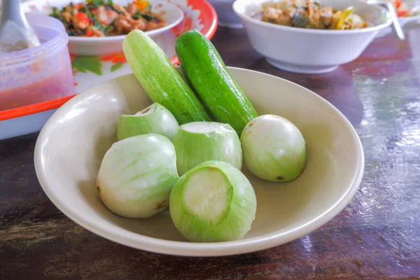 Acompanhamentos Usados Para Comer Com Pasta Pimenta Brinjal Pepino Fresco — Fotografia de Stock