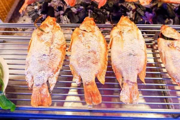 Tilapia Besar Diasinkan Dan Dibakar Makanan Jalanan Thaiiand — Stok Foto