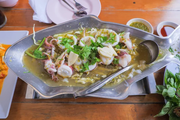 Lulas Cozidas Vapor Com Limão Comida Tailandesa Definida Uma Panela — Fotografia de Stock