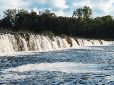 Ventas rumba - Venta Rapid Şelalesi Kuldiga, Letonya. Avrupa 'nın en geniş şelalesi.