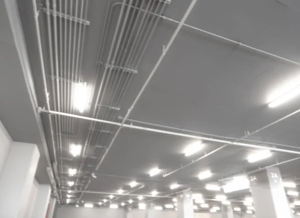 Tidy Installation Galvanized Electrical Metallic Tubing Emt Conduits Ceiling Parking Rechtenvrije Stockafbeeldingen