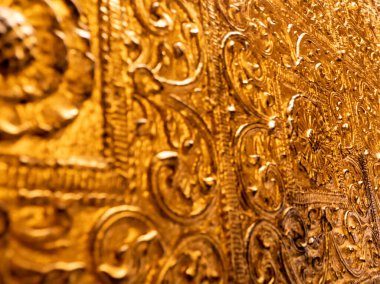 Güzel Birmanya sanat motifleri tapınağın altın duvarlarında dekoratif tasarım