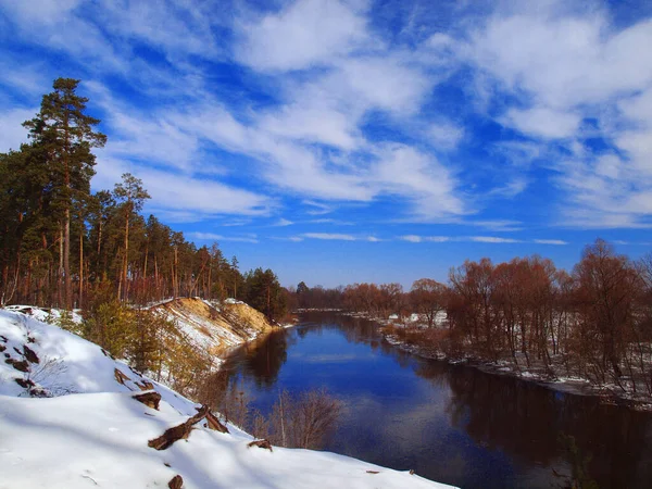 Zimowy Krajobraz Dziką Rzeką — Zdjęcie stockowe