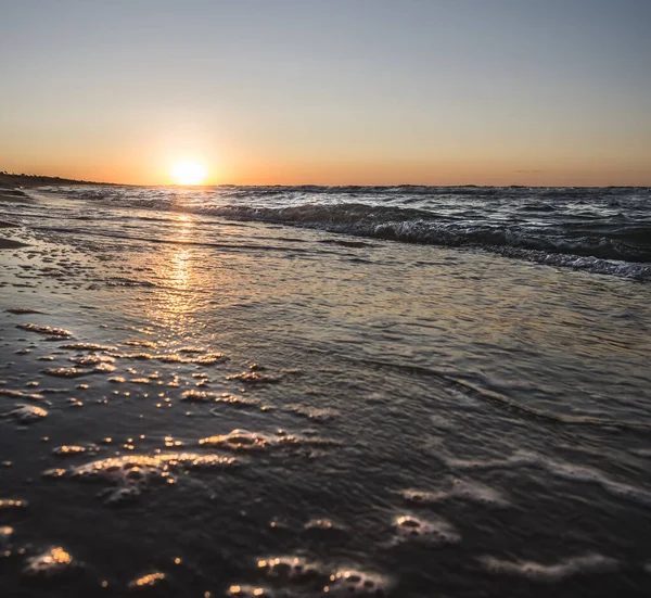 Coucher Soleil Chaud Atmosphérique Sur Côte Mer Noire Reflète Dans — Photo