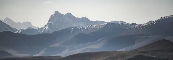Klippiga Bergskedjor Kaukasus Med Snö Och Glaciärer Panorama Solig Sommarmorgon — Stockfoto