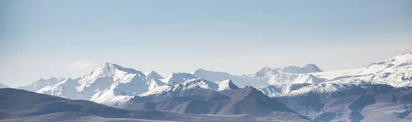 Panorama Över Bergstopparna Kaukasusområdet Med Glaciärer Och Snö Högländerna Molnfri — Stockfoto