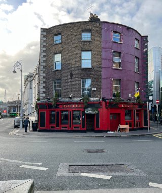 Establishment called Doyles in Dublin with two building facades