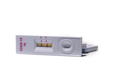 Antijen test kitleri kullandık. Sonuç pozitif olan antijen covid test kitlerinin uygun şekilde imha edilmesi