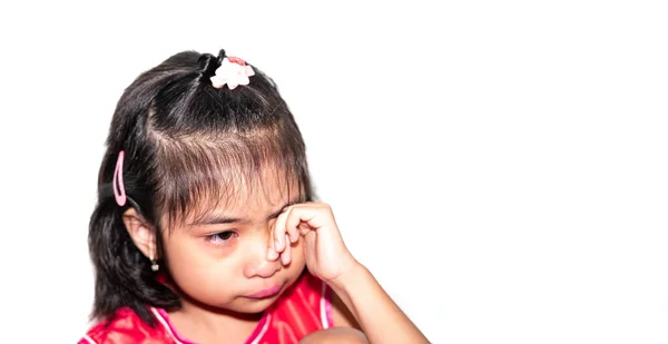 Kleines Mädchen Versteckte Augen Mit Der Hand Isoliert Über Weißem lizenzfreie Stockfotos