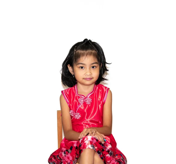 Εικόνα Κορίτσι Όμορφο Liitle Casual Ρούχα Κάθεται Στην Καρέκλα Εικόνα Αρχείου