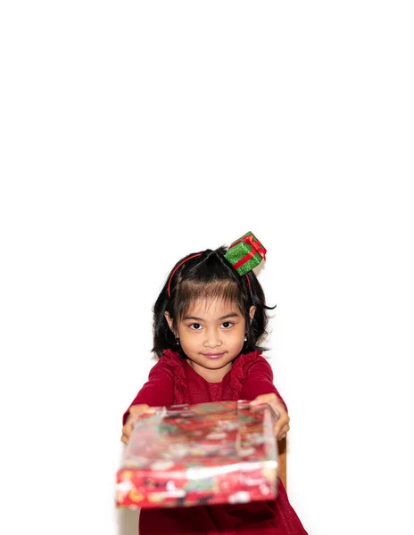Frohes Fröhliches Kleines Mädchen Mit Geschenkbox Einem Banner Schenken Und Stockbild