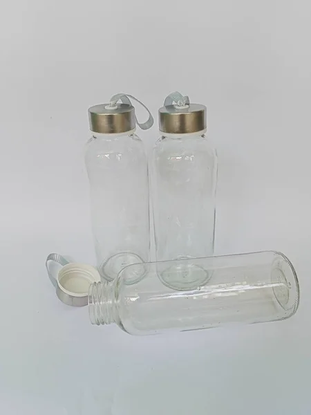 Colección Botellas Vacías Sobre Fondo Blanco Dos Bien Cerradas Una —  Fotos de Stock