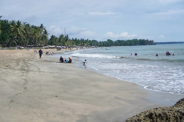 Anyer Indonesië Oktober 2022 Inwoners Toeristen Het Strand Van Anyer — Stockfoto