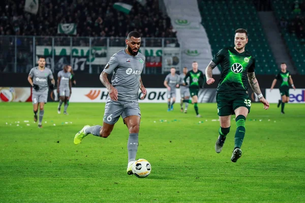 Wolfsburg, Almanya, 12 Aralık 2019: AS Saint-Etienne takımından Yann M 'Vila, Volkswagen Arena, Almanya' da VfL Wolfsburg ve AS Saint-Etienne arasında oynanan UEFA Avrupa Ligi karşılaşmasında.