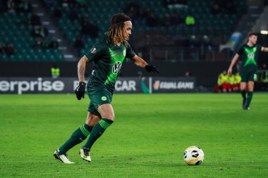 Wolfsburg, Almanya, 12 Aralık 2019: Kevin Mbabu VfL Wolfsburg ile AS Saint-Etienne arasında oynanan UEFA Avrupa Ligi karşılaşmasında