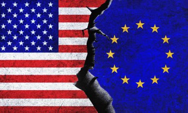 ABD, kırık bir duvarda AB bayraklarına karşı. Avrupa Birliği ve Amerika Birleşik Devletleri siyasi çatışma, savaş krizi, ekonomi, ilişki, ticaret kavramı